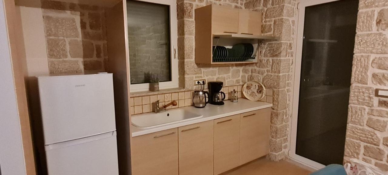 Πέτρα, Ελιά Και Λεβάντα Villa Tolón Eksteriør bilde